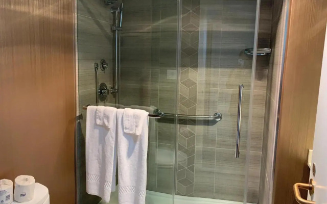 Auberge Vancouver Hotel