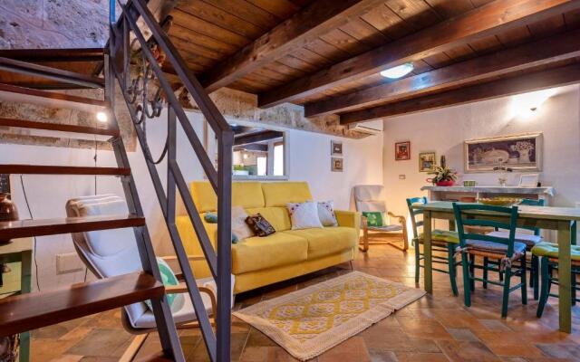 Topaz attic in Old Town by sea