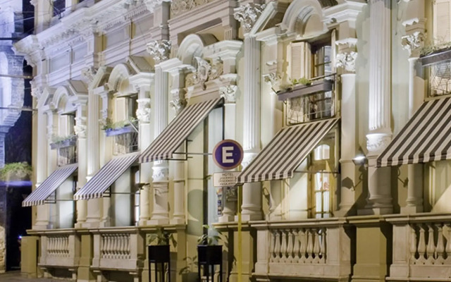 Parana Hotel Plaza Jardín