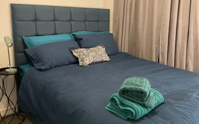 Stylish Retreat - Sleeps 6 Terrace-2bedroom-petsok