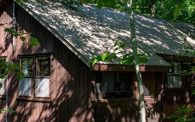 Fifth Lake Cottages