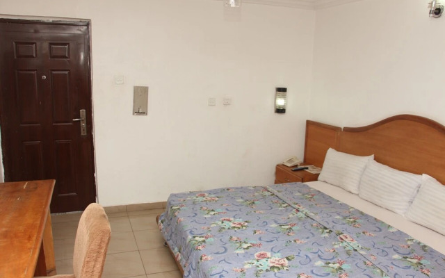 Halims Hotel & Towers