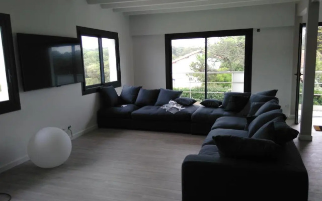 Surf House Les Estas