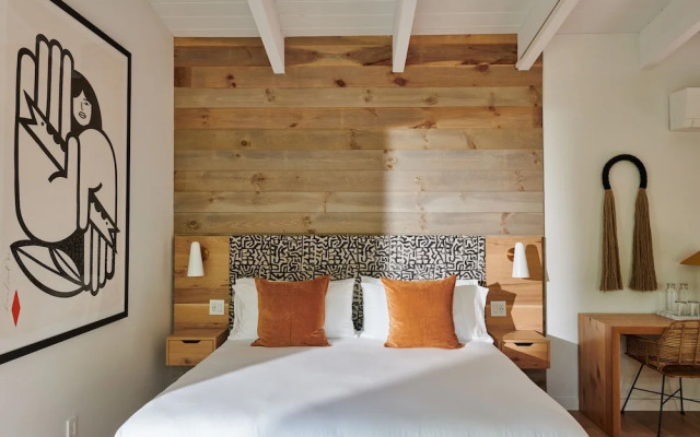 Woodstock Way Hotel