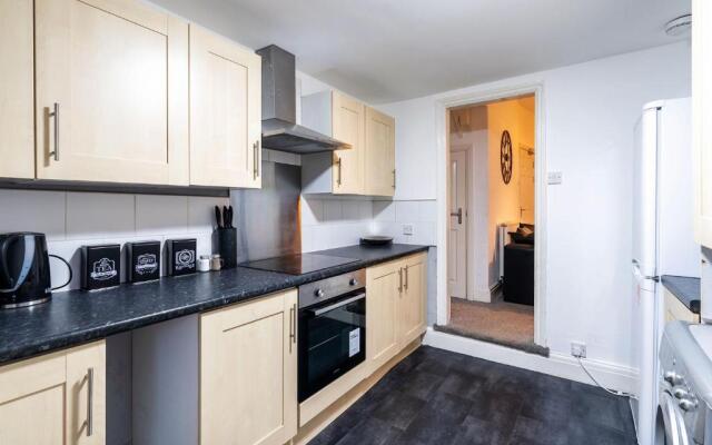 Contractor and Family House & Free Parking & Garden