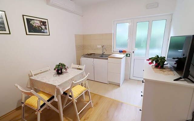 Apartments Nodilo