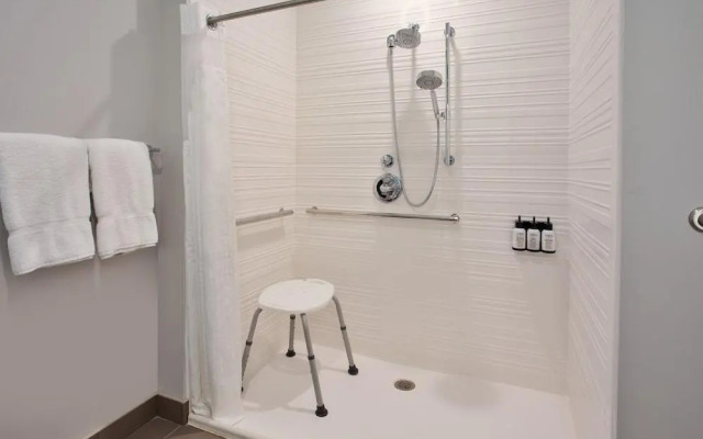 Avid Hotel Detroit - Warren