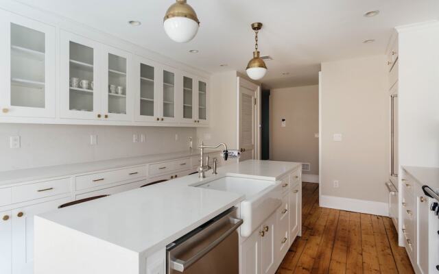 6 Bedroom Townhome Near NYC