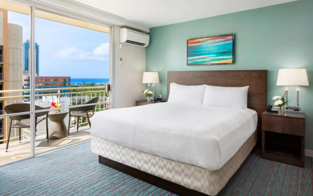 Courtyard by Marriott Waikiki Beach