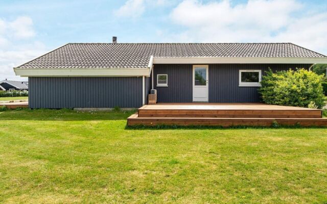 8 Person Holiday Home in Sjolund-by Traum