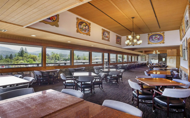 Best Western Plus Yosemite Gateway Inn