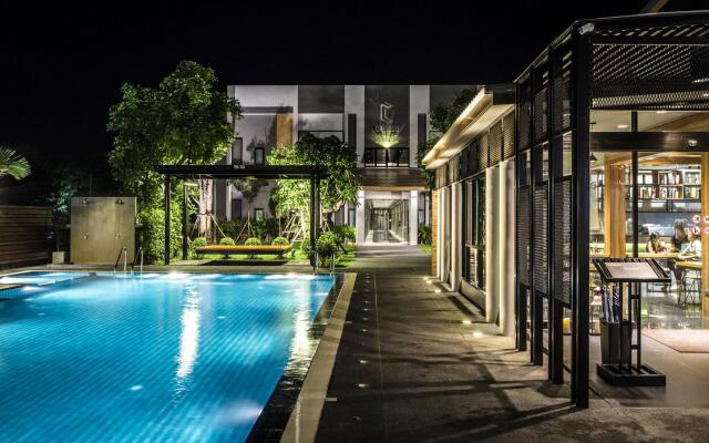 Cresco Hotel Buriram