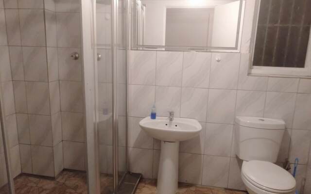 Booked Easy- Guest House -CT Airport