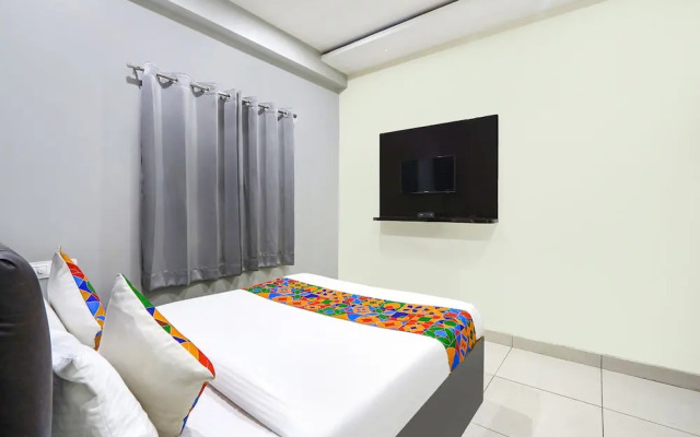 OYO Townhouse 1019 Galaxy Suites