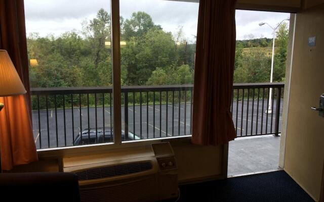 Knights Inn - Newport, TN