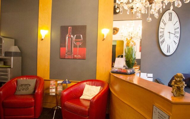 Quentin Hotel Golden Bear