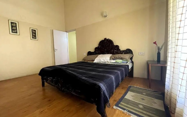 Rustic 3-BR Villa w/ Front & Back Yards in the mountains