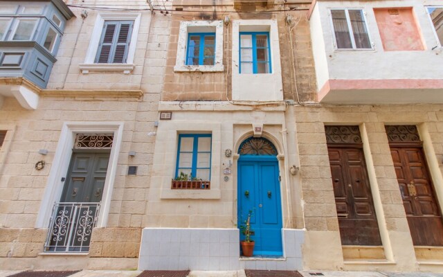 Senglea, Typical Seaview Townhouse