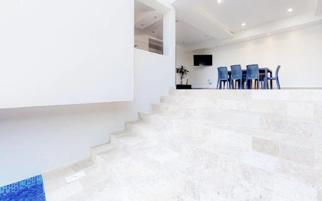 Eight VIP Beach Condo 301