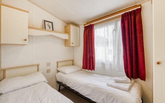 Serene Mobile Home in Hastings near Smugglers Adventure