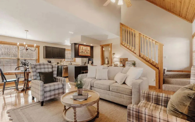 Cozy Pines Cabin - Quiet Relaxation!