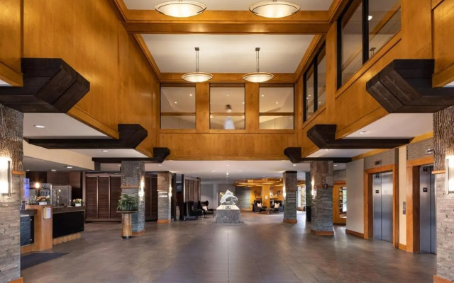 The Cove Lakeside Resort