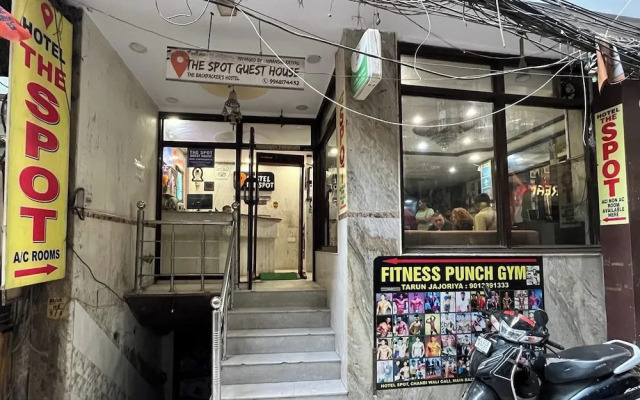 Hotel Spot Inn Paharganj Near New Delhi Railway Station