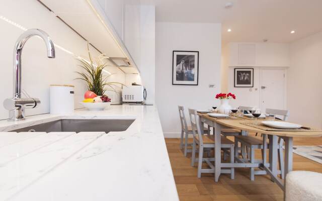 The Lillie Road Residence