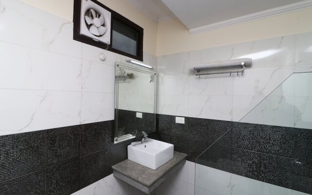 OYO 31120 Hotel Royale India