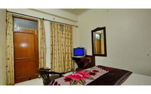 OYO 5853 Hotel Shingar Regency