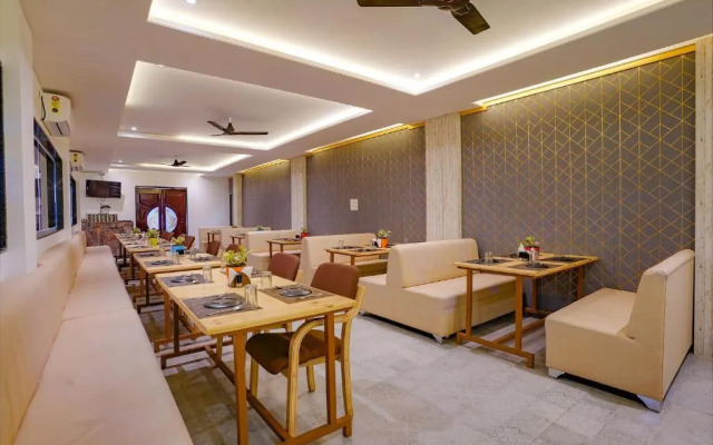 Fabhotel Farmaish Garden
