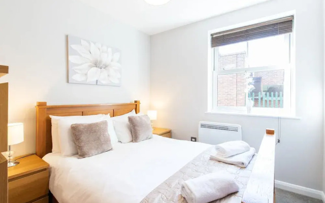 Velvet 2-bedroom Apartment, Brewery Road, Hoddesdon