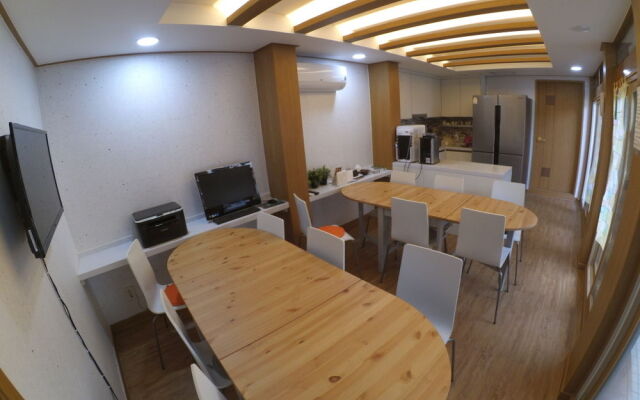 Go Woon Dang Hanok Guest House