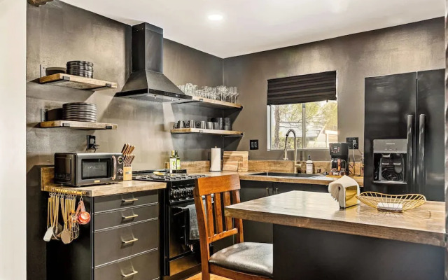 Backway Hideaway Close to the Village!