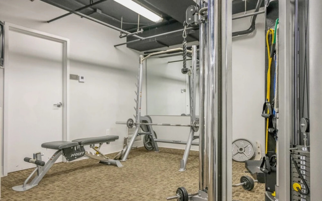 Large 2BR Apt Near Perk Plaza