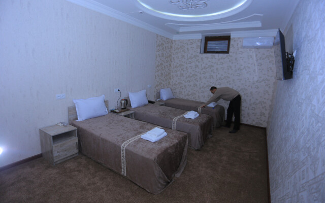 Hayot Plaza Hotel
