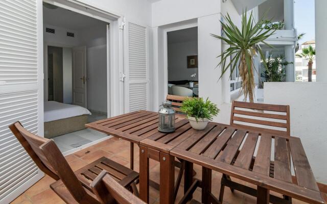 PR45- Beach front apartment Puerto Banus