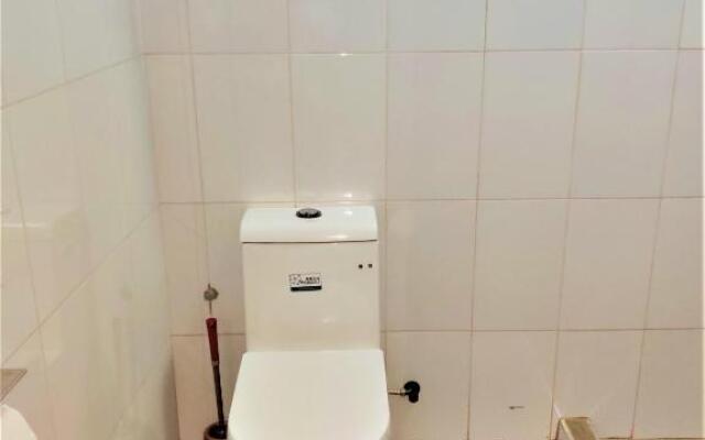 2-bedroom (queen beds) condo near Acacia Mall