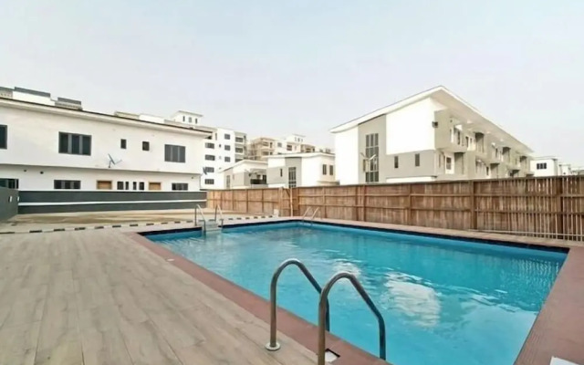 Shortlets Apartment by Tomi