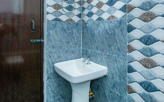 OYO 15111 Greencity Comforts