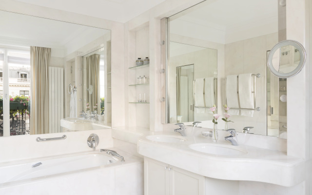 Отель Le Bristol Paris