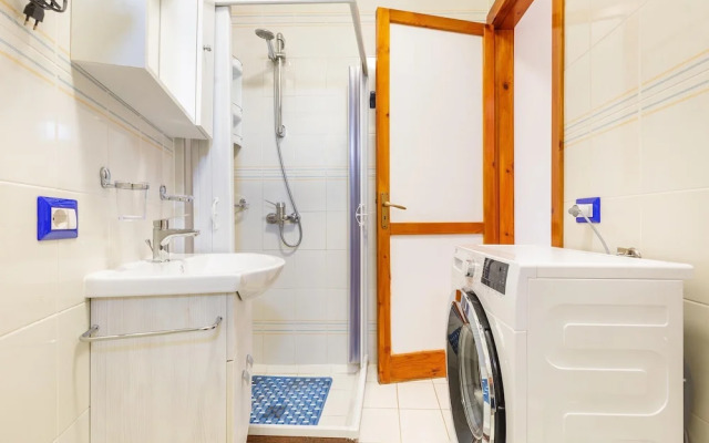 2369 Mono Le Rose by Barbarhouse