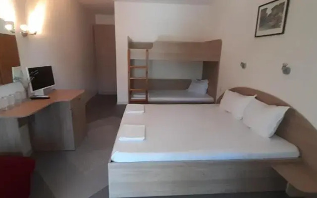 Family Hotel California - Varna