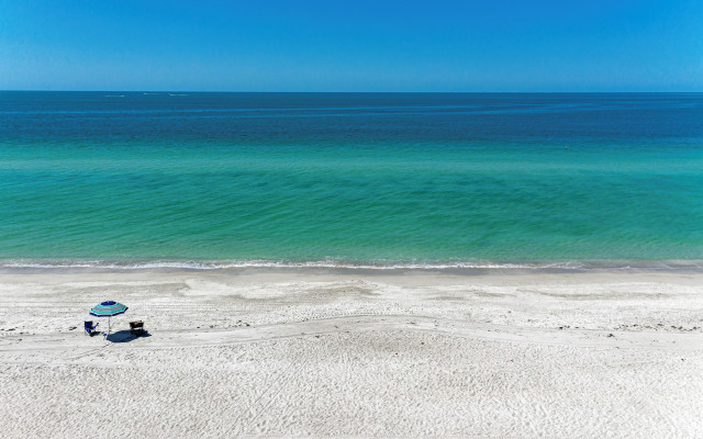 Sun Plaza West Unit 204