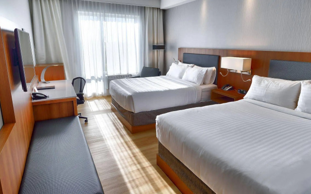 Holiday Inn Express & Suites Vaudreuil by IHG