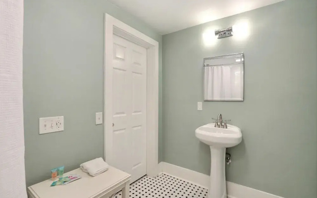 Gallery Stays - Parkside Suite
