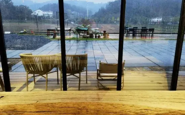 Sansheng Youxing Swimming Pool Vacation Apartment (Yinxing Valley)