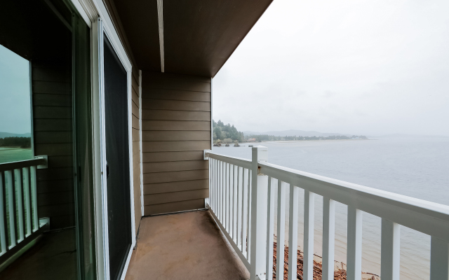 Siletz Bay Beachfront Hotel by OYO Lincoln City