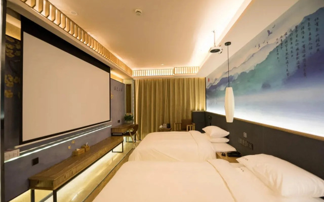 Elong Anyun Hotel (Shanghai Hongqiao International Airport Ziteng Road Subway Station)