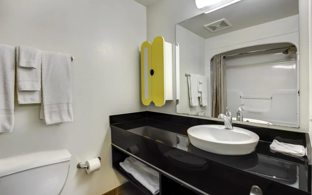 Studio 6 East Brunswick, NJ - NYC Area